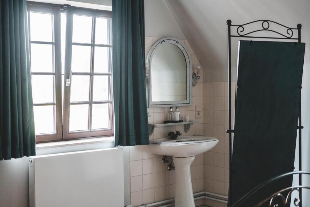 Guesthouse Ter Linden Bazel エクステリア 写真